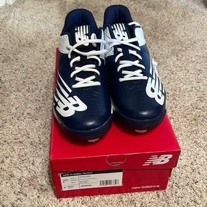 New Balance molded Baseball Cleats
